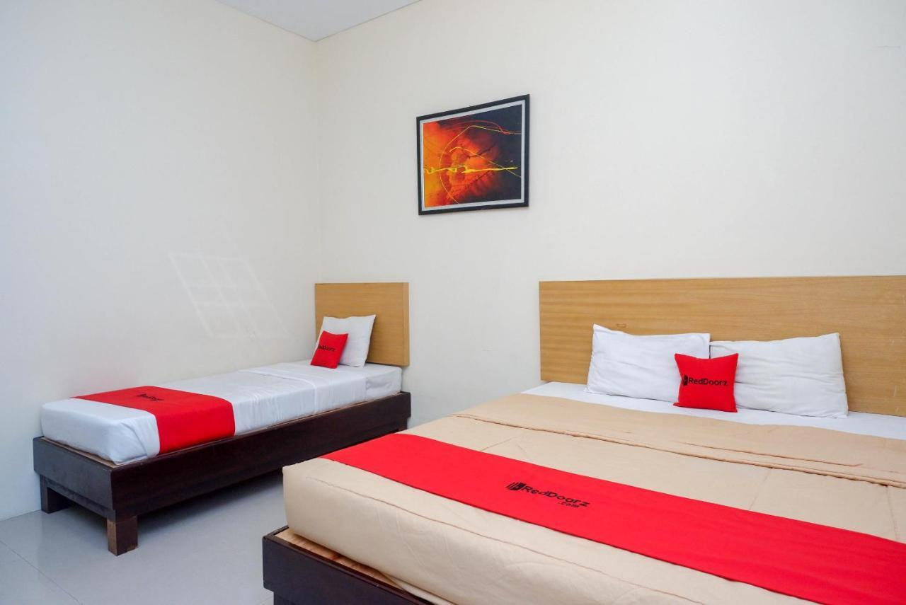 Reddoorz Syariah At Namira Hotel Tugu Exterior photo